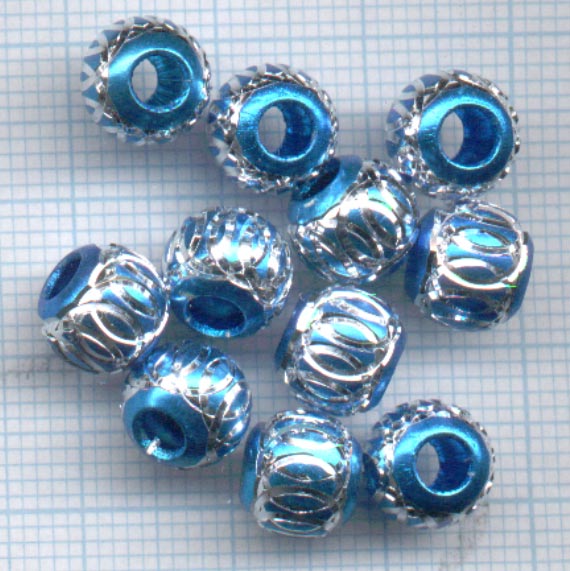 Perle en aluminium taillé. Diamètre: +-8mm. Diamètre du trou: +-3mm.. Couleur: Turquoise et argenté Code: PUC600_TU --- Aluminium 8mm turquoise---