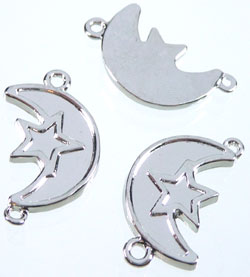 Pendentif, breloque de métal en forme de lune avec étoile. Dimension: +- 26x14mm. Couleur: Nickel Code: D08240 --- Lune avec etoile 26x14 Nickel---