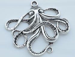 Pendentif, Breloque en métal en forme de Poulpe. Grandeur: +- 50x46mm. Couleur: Argent vieux Code: D08831 --- Pendentif metal Poulpe 50x46mm.---