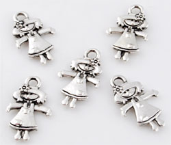 Pendentif, breloque en métal. Forme: Fille de +- 16 x 10mm. Couleur: Argent vieux. Code: D09296 --- Breloque metal fille 16x10---