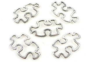 Pendentifs/entre-deux de métal, pièce de puzzle ± 30x18mm. Couleur: argent vieilli Code: D14831 --- Puzzle metal 30x18mm. Vx.Argent---