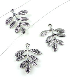 Code: D15563    --- Feuille 31x26mm. Argent Vieilli---