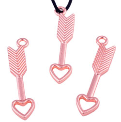 Pendentifs/breloques en métal, flèche avec coeur ± 30x7mm (oeil ± 1,5mm). Couleur: Or rose Code: D16927 --- Fleche avec coeur 30x7mm Or rose---