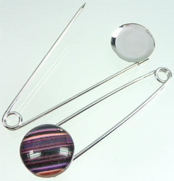 broche avec épingle / Épingle de sûreté avec cadre +- 20mm.pour perles à coller. Longueur +- 77x20mm.. Couleur Nickel
-----Cliquez sur la photo pour l'agrandir----- Code: D08339 --- Broche epingle 77x20mm. Collage. Nickel---