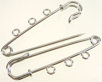 Broche ,Épingle, Épingle de sûreté avec 3 yeux. Métal. +-56x17mm. Couleur Nickel
-----Cliquez sur la photo pour l'agrandir----- Code: D08341 --- Broche Epingle 3 yeux, 56x17mm. Nickel---