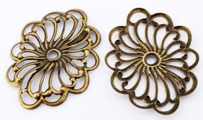 Code: D09743    --- Filigrane Bronze Fleur 32x23mm.---