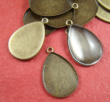 Code: DZ272    --- Camee 18x25mm. Bronze antique---