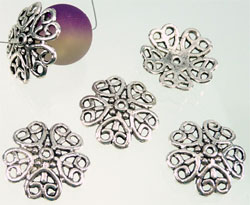 Calotte de métal, décoré ± 18mm. Couleur: Argent vieilli Code: D07349 --- Calotte metal decore 18mm. Vx.Argent.---