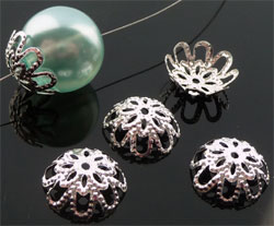 Calotte de métal filigrane, fleur ± 14x5mm .Couleur argent Code: D08612 --- Calotte Filigrane, fleur 14x5mm argent---