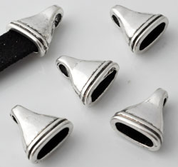 Calotte de métal de +- 15x14mm. Trou: +- 10mm. Couleur: Argent Vieux Code: D10506 --- Calotte metal 15x14 trou 10 Argent Vx---
