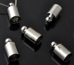 Calottes de métal avec oeil ± 10x5mm (trou ± 3,5mm) (oeil ± 1,5mm). Couleur: Acier Code: D15314 --- Calotte Metal 10x5mm Trou:3,5mm Oeil: 1,5mm. Acier---