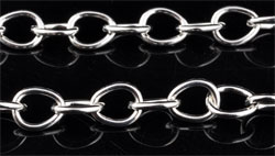 Chaine en métal. Maille de +-8x7mm. Couleur Nickel. Se vend par mètre. Code: D09232 --- Chaine metal +-8x7mm. Couleur Nickel---