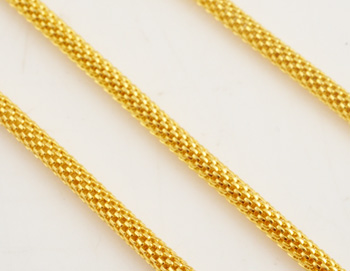 Code: D14230    --- Chaine metal 100cm x 3mm. Dore---