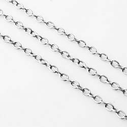 Chaine en métal d'une longueur de 1 mètre (prédécoupé). Maille :+-1,5mm. Couleur: Nickel Code: D14932 --- 1 m.Chaine metal maille 1,5mm.---