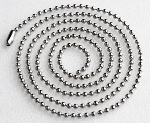 Chaine , collier en acier inoxydable de +- 80cm de long. Épaisseur: +- 2mm. Fermoir compris. Couleur: Nickel Code: J01261 --- Chaine 80cm. Avec fermoir. Nickel---