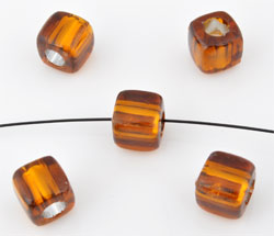 Code: D09876    --- Cube 7mm. Synthetique. Topaze, Marron fonce---