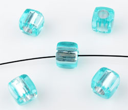 Code: D09877    --- Cube 7mm. Synthetique. Bleu Clair---