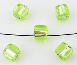 Code: D09878    --- Cube 7mm. Synthetique. Vert Clair---