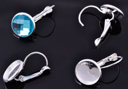 Boucles d'oreilles de métal avec cadre pour ± 12mm brique de collage. Grandeur: ± 26x14mm; Couleur: Silver Plated Code: D16308 --- BO plateau pour collage 12mm. Silver plated---