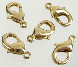 Fermoir métalique mousqueton. Forme ovale de +- 12x6mm. Couleur doré Code: D07812 --- Mousqueton 12 x 6mm. Couleur dore---
