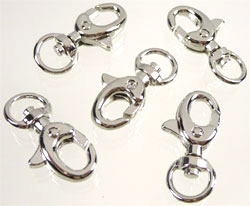 Pore clés en métal. Dimensions: +- 30x15x7mm. Couleur Nickel Code: D07983 --- Porte clef metal 30x15x7mm. Nickel---