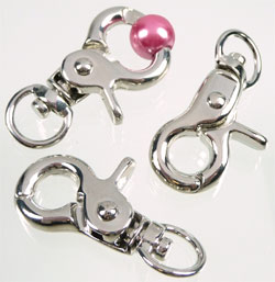 Porte-clefs métalique. Dimensions: +-46x25x10mm. Couleur Nickel Code: D07986 --- Porte cle metal 46x25x10mm. Nickel---
