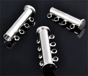 Fermoir métallique magnétique avec 4 yeux. Longueur: +-25x10mm. Couleur Nickel Code: D09499 --- Fermoir aimanté. Tube 4 yeux. Nickel---