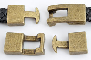 Fermoir en métal de +- 32x12mm. Trou: +- 10x3mm. Couleur: Or vieux. Code: D11698 --- Fermoir metal 32x12 Or Vx.---