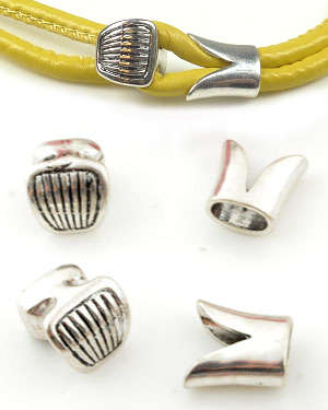 Fermoir en métal en deux parties de +- 16x16mm.chacune. Couleur: Argent vieux Code: D12400 --- Fermoir metal 16x15mm. 2parties. Argent Vx.---