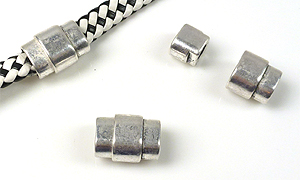 Fermoirs de métal, magnétiques ± 19,5x15mm (trou ± 10,5x7mm) Code: D13650 --- Fermoir magnét. 19,5x15. Trou:10,5x7 Vx.Argent---