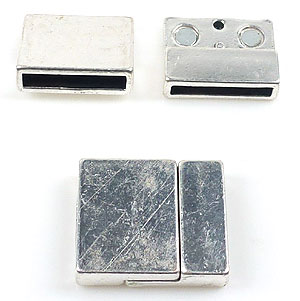 Fermoir de métal, magnétique ± 30x25,5mm (trou ± 22,5x3,5mm) Couleur: Argent Vx. (attention: pas portable pour des gens avec un stimulateur cardiaque) Code: D13739 --- Fermoir magnétique +-30x25,5mm Argent Vx.---