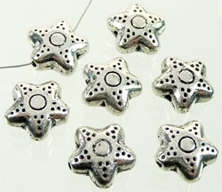 Perle en métal en forme d'étoile. Grandeur: +-10mm. Couleur Nickel Code: D07859 --- Etoile metal 10mm.---