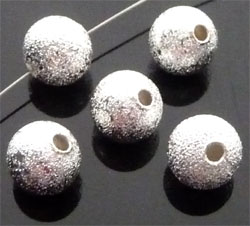 Perle en métal de couleur argentée. Diamètre: +- 10mm. Code: D08485 --- Perle metal 10mm. Argentee---