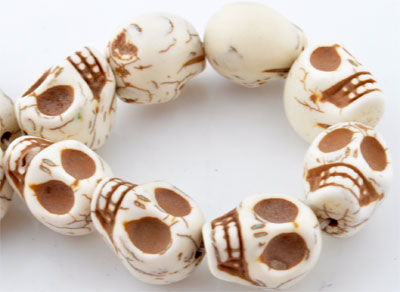 Code: D09764 (Crâne en pierre naturelle 18mm.) 