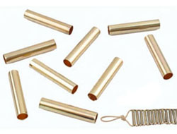 Perle en métal en forme de tube de +-20x4mm. Trou: +- 3,5mm. Couleur: doré. Code: D15567 --- Metal Tube 20x4 Dore.---