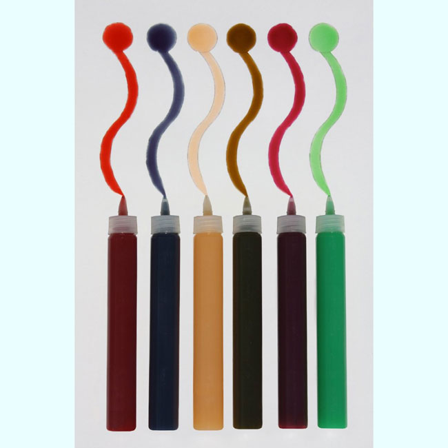 Six X 3D cristal laque couleur dans un flacon applicateur de style stylo avec pointe fine. Couleurs dont sont: Pays-Rouge Pays Bleu Ivoire Vert Mousse Berry et vert de jade. Code: 03003 --- 3D Crystal Lacquer Country Color Set---