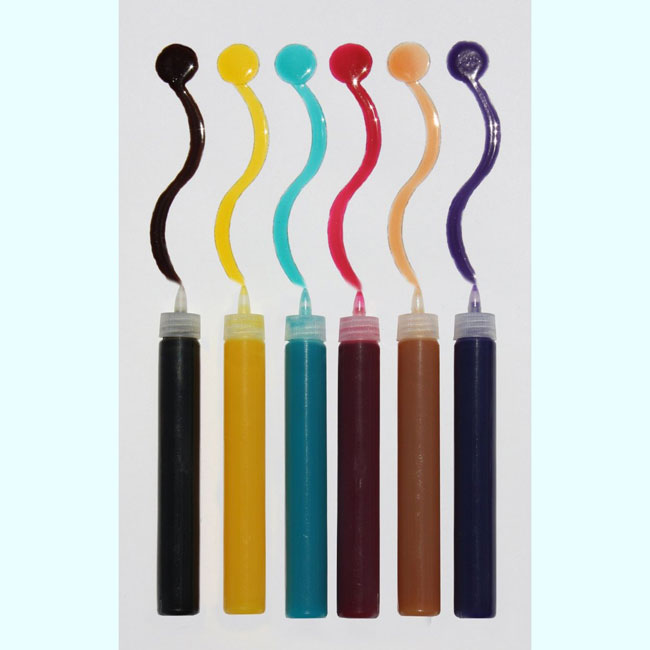 Six x 3D cristal laque couleur dans un flacon applicateur de style stylo avec pointe fine. Couleurs : Noir ,Ocre ,Turquoise ,Cerise ,Foin et bleu marine Code: 03004 --- 3D Crystal Lacquer Essential Color Set---