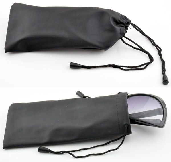 Code: D14687    --- Sac a lunettes de textile +- 17x8,5cm Noir---