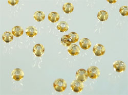 Sachet de rocailles. Perles en verre de 3mm. Perles pour broder. Format: 8/0. Contient +- 1000 Pièces. Sachet de +- 50 grammes/ Couleur: Or-Jaune Code: D02224 --- Rocailles 3mm. Broder. Or-Jaune---