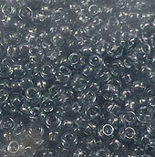 Perle de rocaille de la marque Miyuki. Perle en verre de dimension 11/0. Sachet de +- 10 grammes, soit +- 1100 pièces. Transparent grey 152 : Gris Code: D14005 --- 11/0 Transparent Grey 152 1100Pcs.---