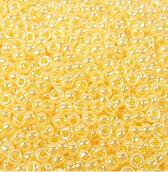 Perle de rocaille de la marque Miyuki. Perle en verre de dimension 11/0. Sachet de +- 10 grammes, soit +- 1100 pièces. Ceylon Light Daffodil 516 : Cream Pearl Code: D14010 --- 11/0 Ceylon Light Daffodil 516---