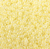 Perle de rocaille de la marque Miyuki. Perle en verre de dimension 11/0. Sachet de +- 10 grammes, soit +- 1100 pièces. Ceylon Butter cream 527: Crème Code: D14013 --- 11/0 Ceylon Butter Cream 527---