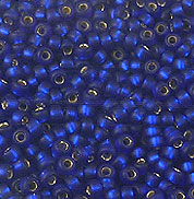 Perle de rocaille de la marque Miyuki. Perle en verre de dimension 8/0. Sachet de +- 10 grammes, soit +- 400 pièces. Silverlined Matte Cobalt 20F : bleu de cobalt Code: D14022 --- 8/0 Silverlined Matte Cobalt 20F---
