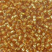 Perle de rocaille de la marque Miyuki. Perle en verre de dimension 8/0. Sachet de +- 10 grammes, soit +- 400 pièces. Silverlined Dark Gold 4 : Doré Code: D14024 --- 8/0 Silverlined Dark Gold 4---