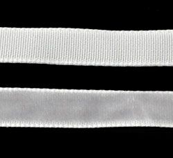 Ruban de velours de +- 7mm.de large et +- 5 mètres de long. (en rouleau ). Couleur: Gris. Code: D10394 --- Ruban de velours 7mm x 5m. Gris---