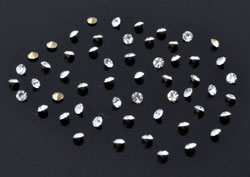 Code: D14127 (360 Pcs. Strass facettes 2mm. Cristal) 