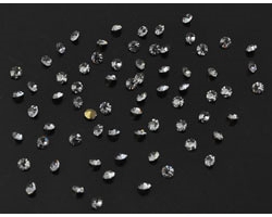 Répliques de diamant en verre cristal, circulaires aux facettes ± 1,5mm (± 50 pcs.). Couleur: Crystal Silver Night Code: D16771 --- 50 x Strass Circulaires Facettes 1,5mm Crystal Silver Night---