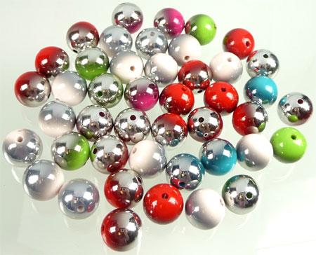 Mélange de perles en matière synthétique, circulaire de +-18mm. de diamètre. +- 45 pièces. Multicouleurs Code: D08403 --- Melange perles 18mm. Couleur Duo---