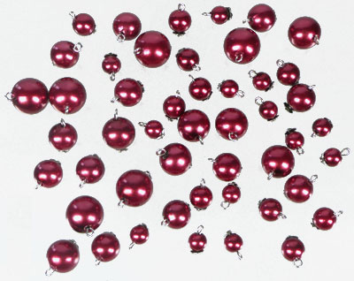 Mélange de perles synthétique, avec clou avec œil et calotte. Entre 8 et 16 mm. Sachet de +- 80 pièces. Couleur: Rouge/Brun Code: D10494 --- Melange perles avec clou. Rouge marron---