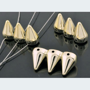 Séparateur en matière synthétique (studs), metal look. +- 15x28mm. Avec 3 trous de +- 1,5mm. Couleur dorée. Code: D12283 --- Studs 3 trous 15x28mm. Dore---